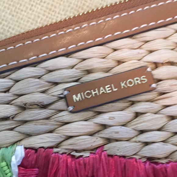 2X🎉HP🎉Michael Kors XL Wristlet - Picture 8 of 8